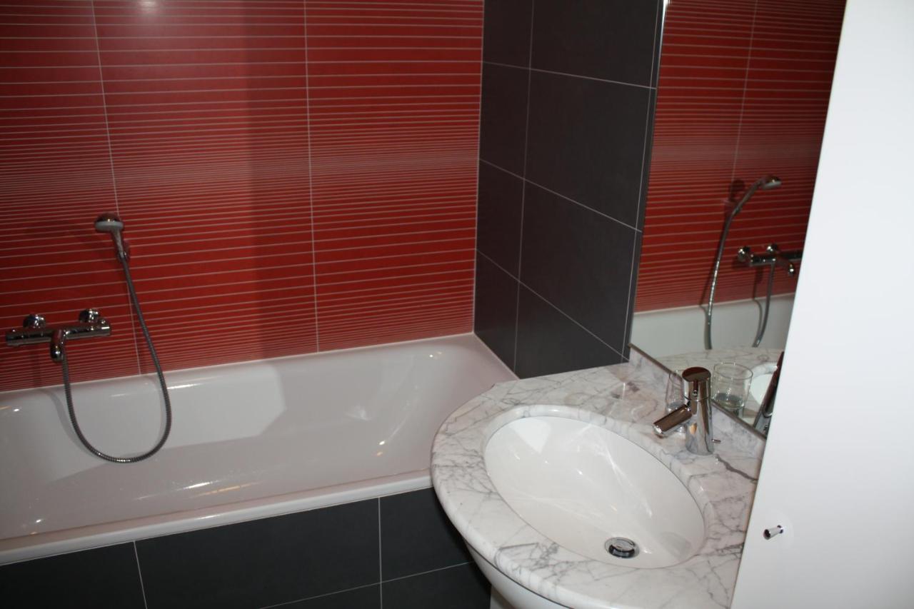 Indoor Swimming Pool, Sauna, Fitness, Private Gardens, Spacious Modern Apartment Lugano